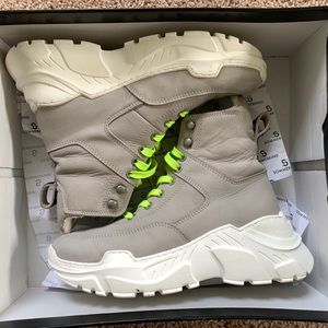 Leather gray warm sneakers, 6.5 US